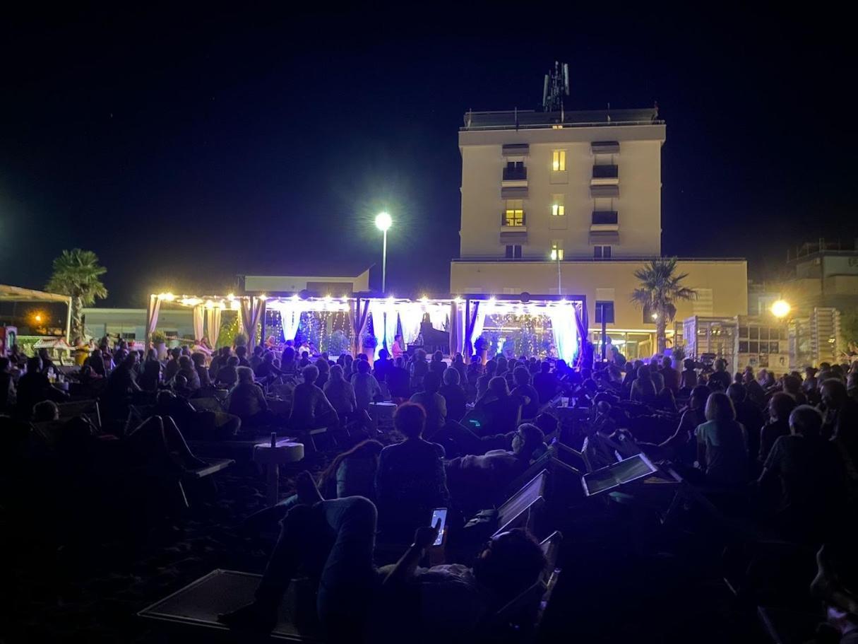 Hotel Caravel Marotta Kültér fotó