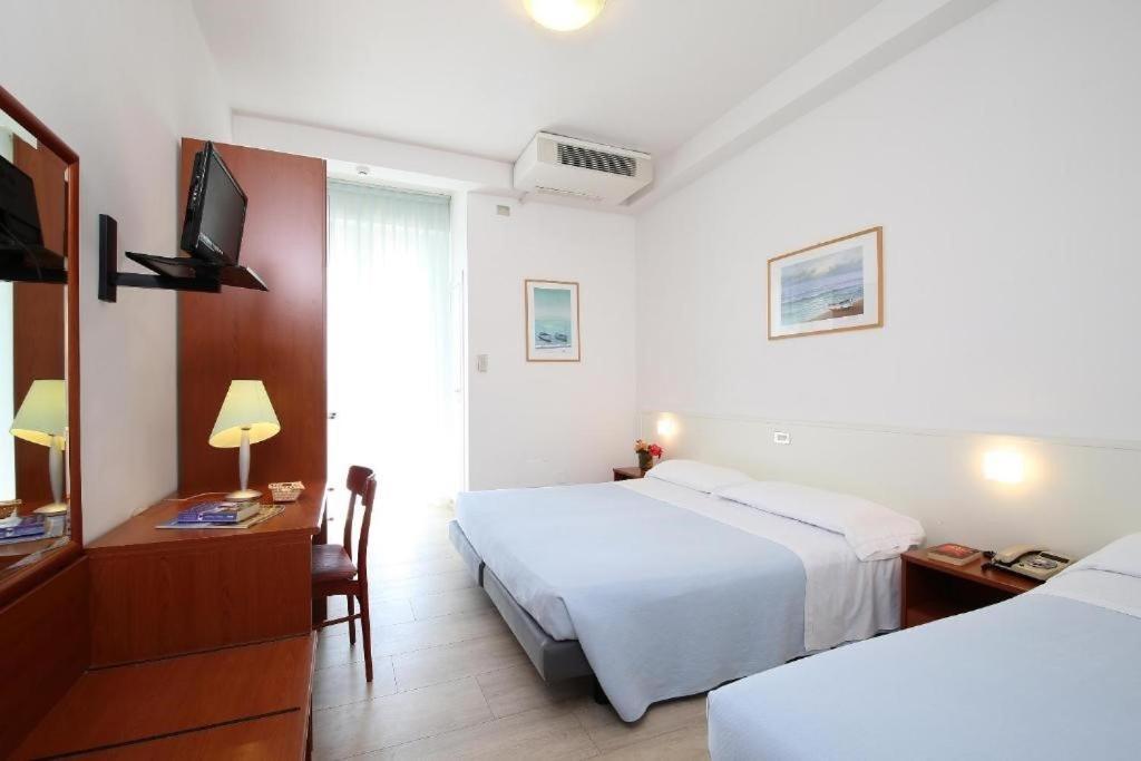 Hotel Caravel Marotta Kültér fotó