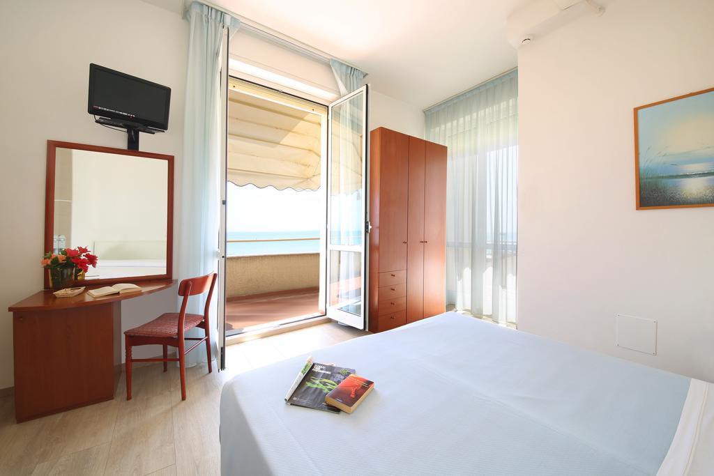 Hotel Caravel Marotta Kültér fotó