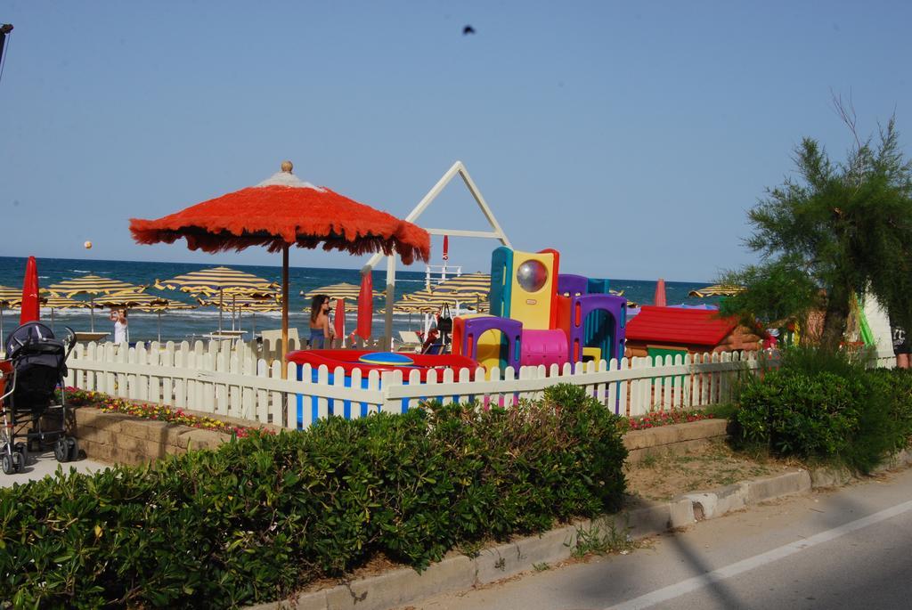 Hotel Caravel Marotta Kültér fotó