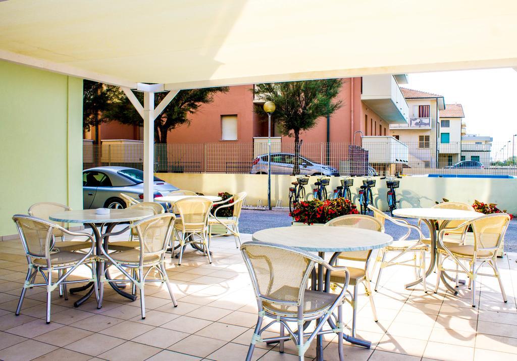 Hotel Caravel Marotta Kültér fotó