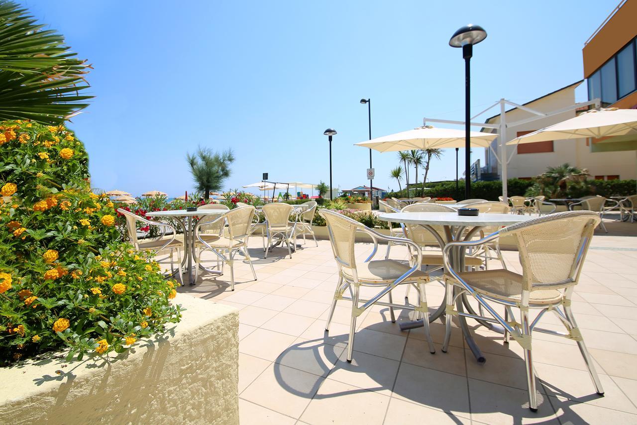 Hotel Caravel Marotta Kültér fotó