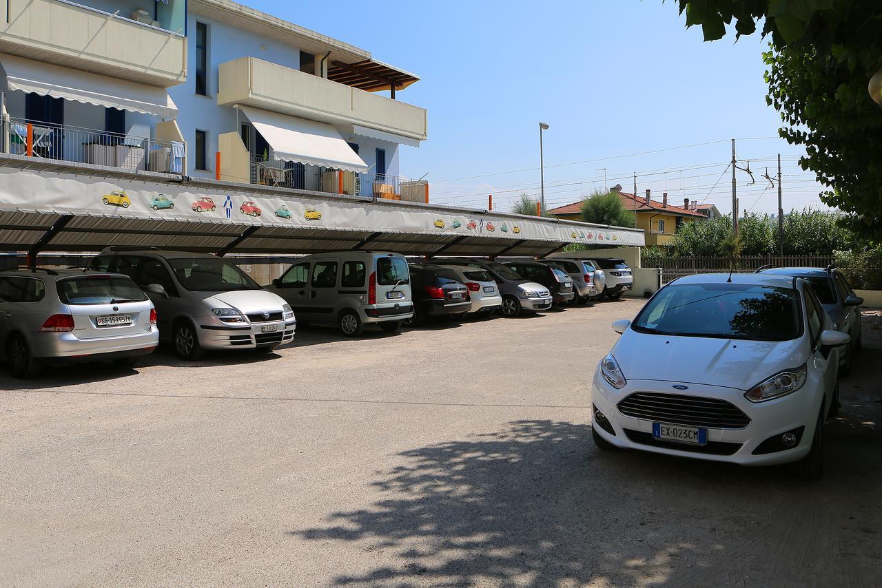 Hotel Caravel Marotta Kültér fotó